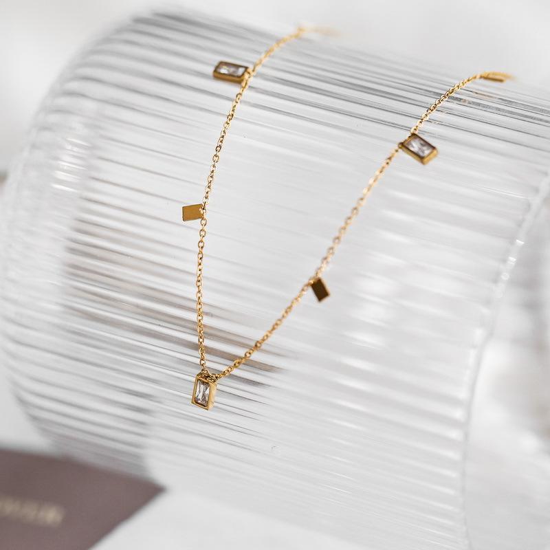 Women French Light Luxury Titanium Steel Collarbone Necklace